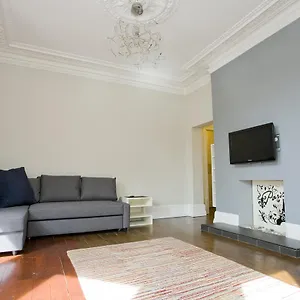Apartment Large 2 Bedroom Apt - Near Beach - Free Parking